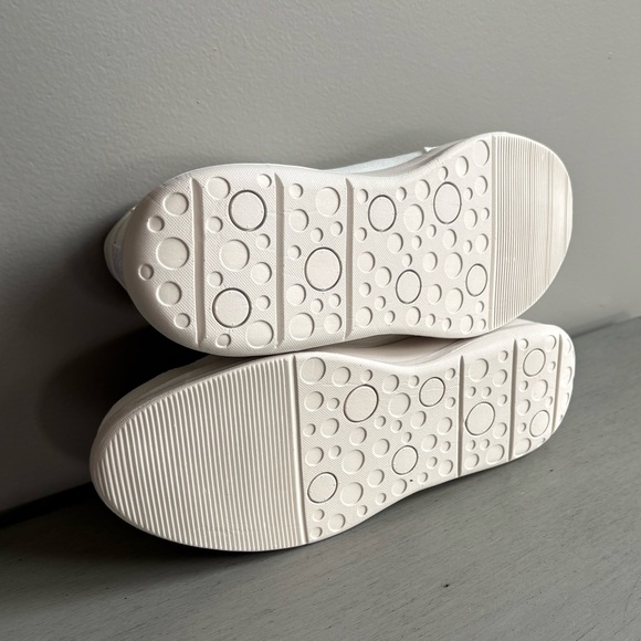 Bzees Time Square White Cream Lightweight Slip On Comfort Sneakers Women 8 NEW - Picture 13 of 14